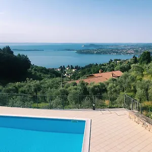 Apartment Casa Cecilia, 2 Bedrooms, 1 Bathroom, Lake View, Pool, Gardone Riviera
