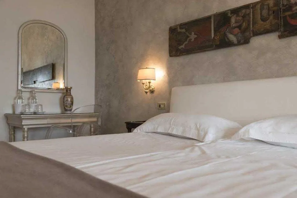 Villa Vittoria Gardone Riviera 3*,  Italy