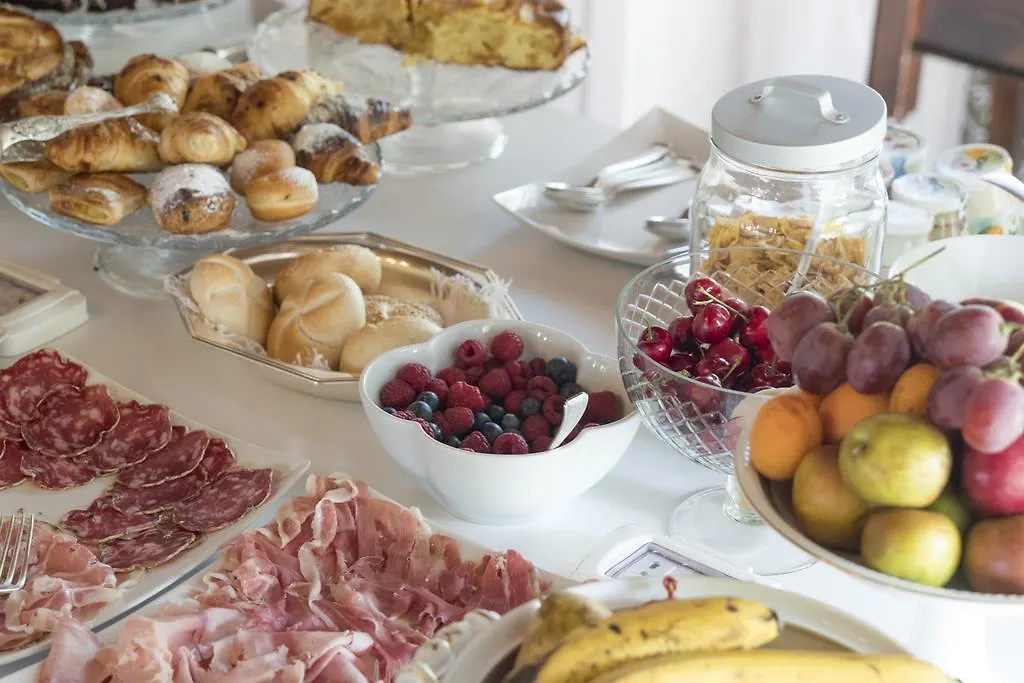 *** Bed & Breakfast Villa Vittoria Gardone Riviera Italy